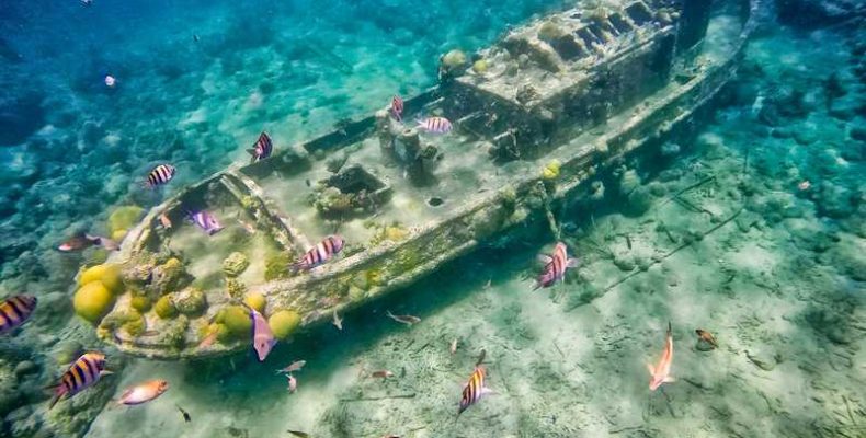Kincsekkel teli hajóroncsokat találtak Izraelben a tenger mélyén